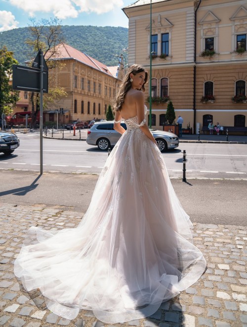 https://elisebride.ro/images/stories/virtuemart/product/11 Cara       (3).jpg